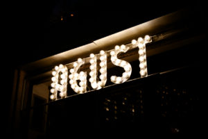 Rams per al restaurant Agust Gastrobar del carrer Parlament de Barcelona
